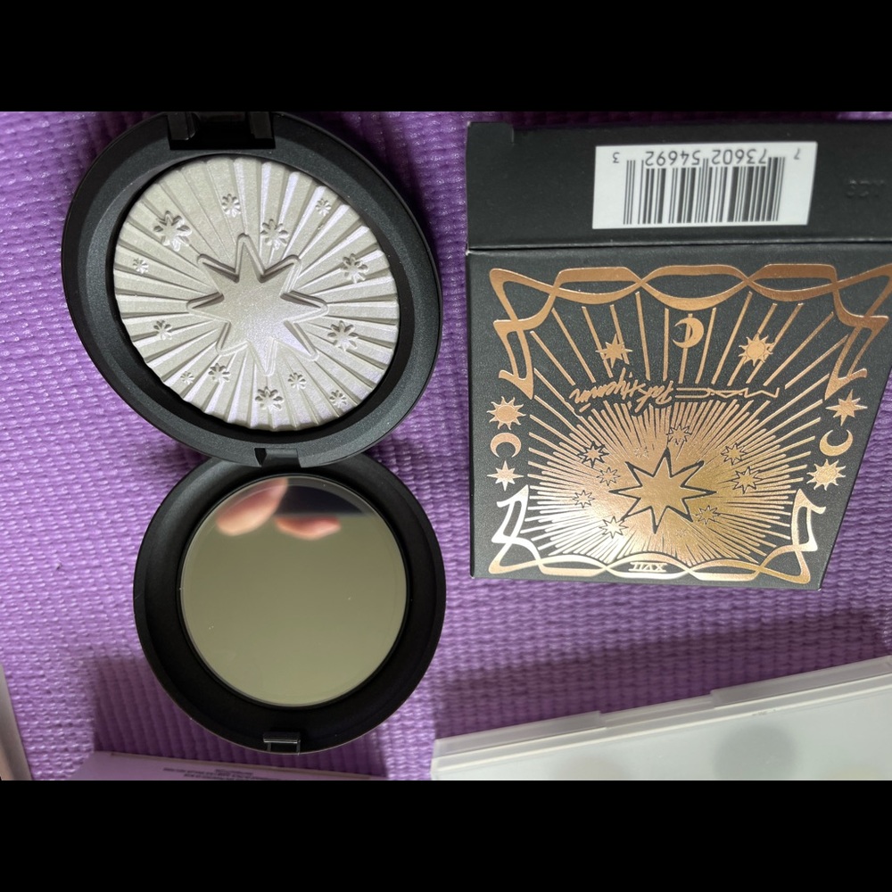 MAC X PONY PARK EXTRA DIMENSION HILIGHTER